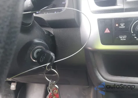 2018 Toyota Highlander Le from USA, damaged, VIN 5TDZZRFH7JS249702